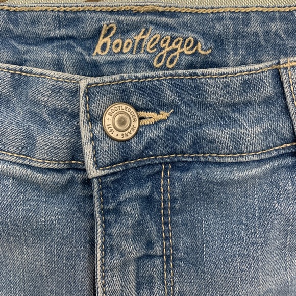 Bootlegger | Ultra High Rise Mom Shorts - 30W/4.5L - Picture 3 of 4